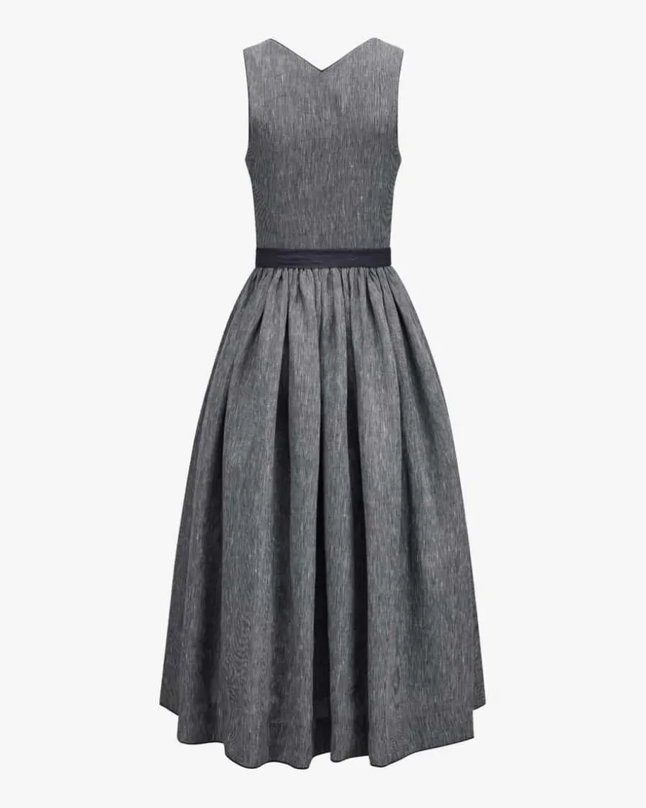 Bette Leinendirndl lang mit Sylvia Schürze