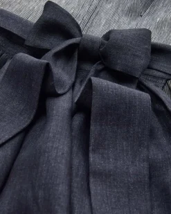 Bette Leinendirndl lang mit Sylvia Schürze