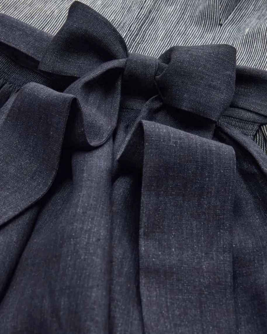 Bette Leinendirndl lang mit Sylvia Schürze