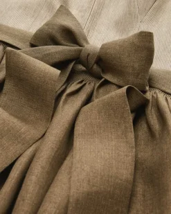 Bette Leinendirndl lang mit Sylvia Schürze