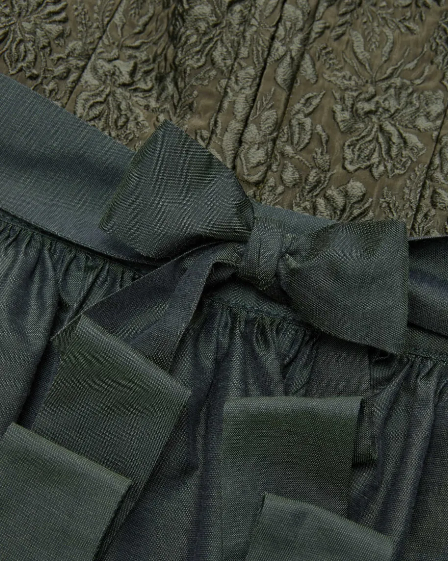 Dirndl lang mit Schürze