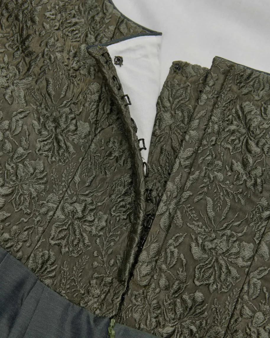 Dirndl lang mit Schürze