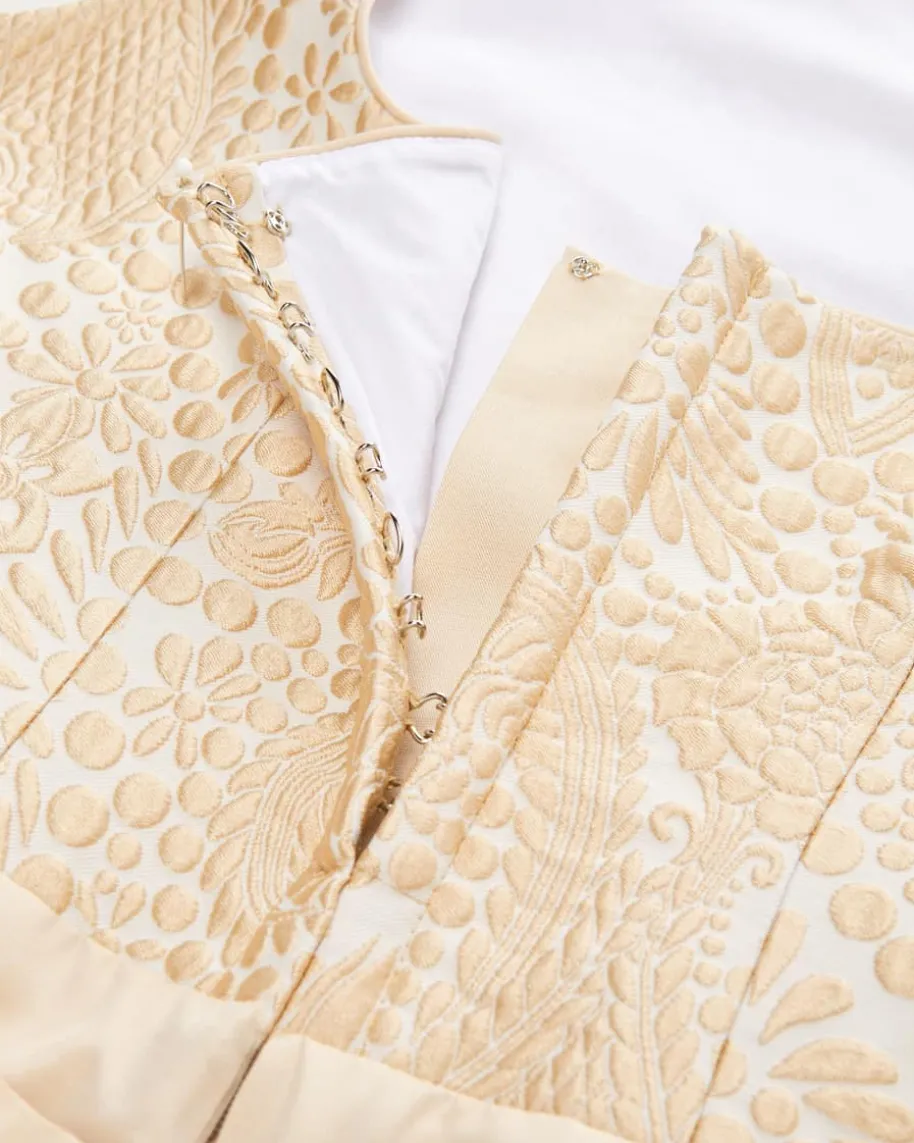 Dirndl lang mit Schürze