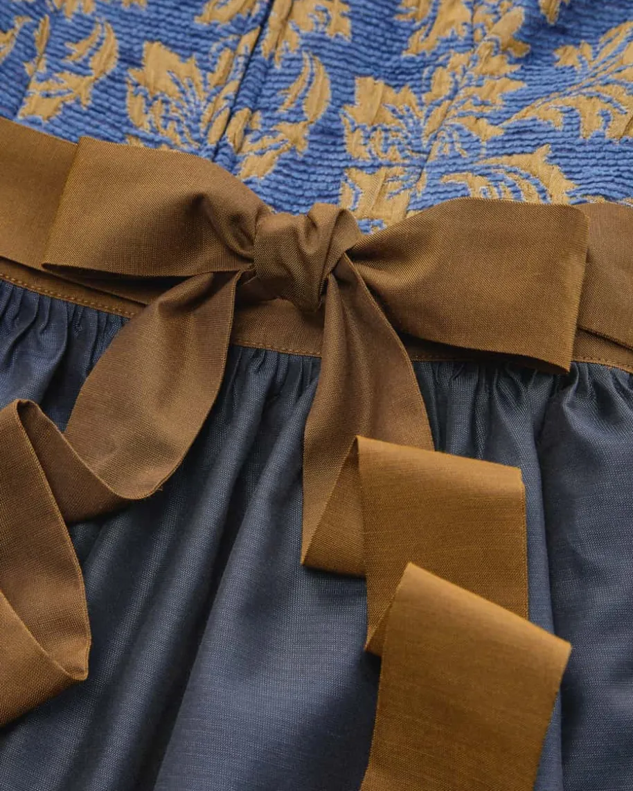 Dirndl lang mit Schürze