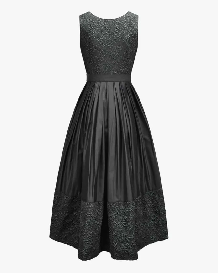 Dirndl lang mit Schürze