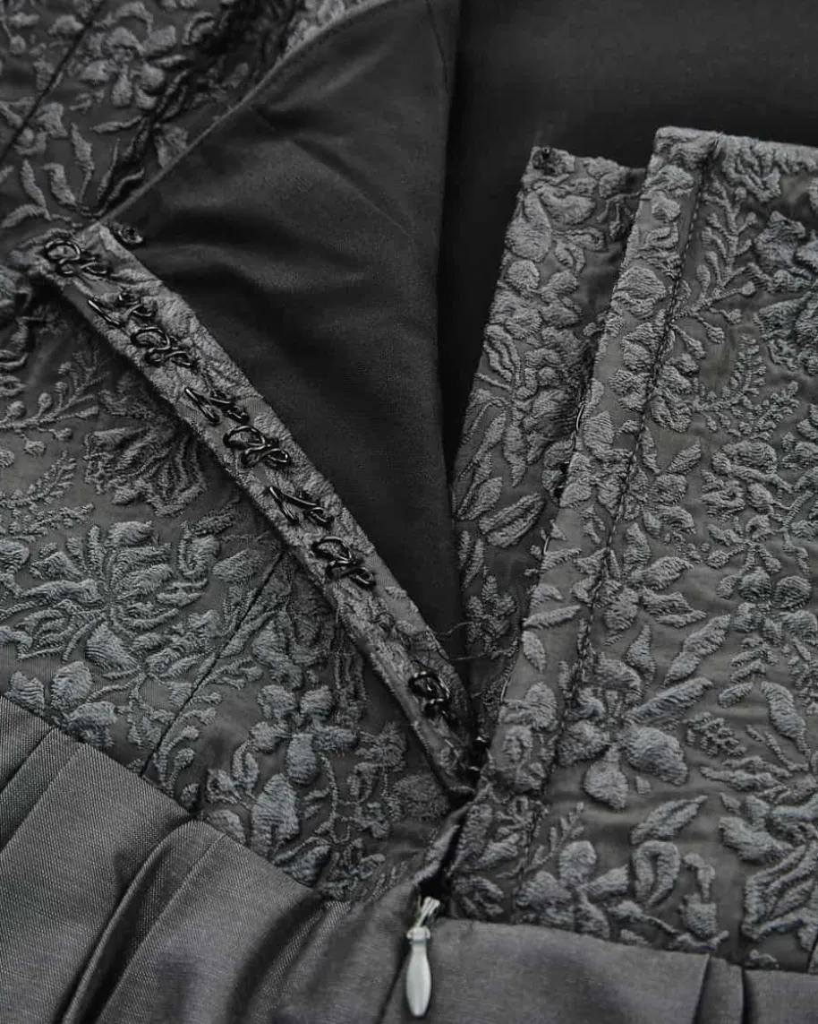 Dirndl lang mit Schürze