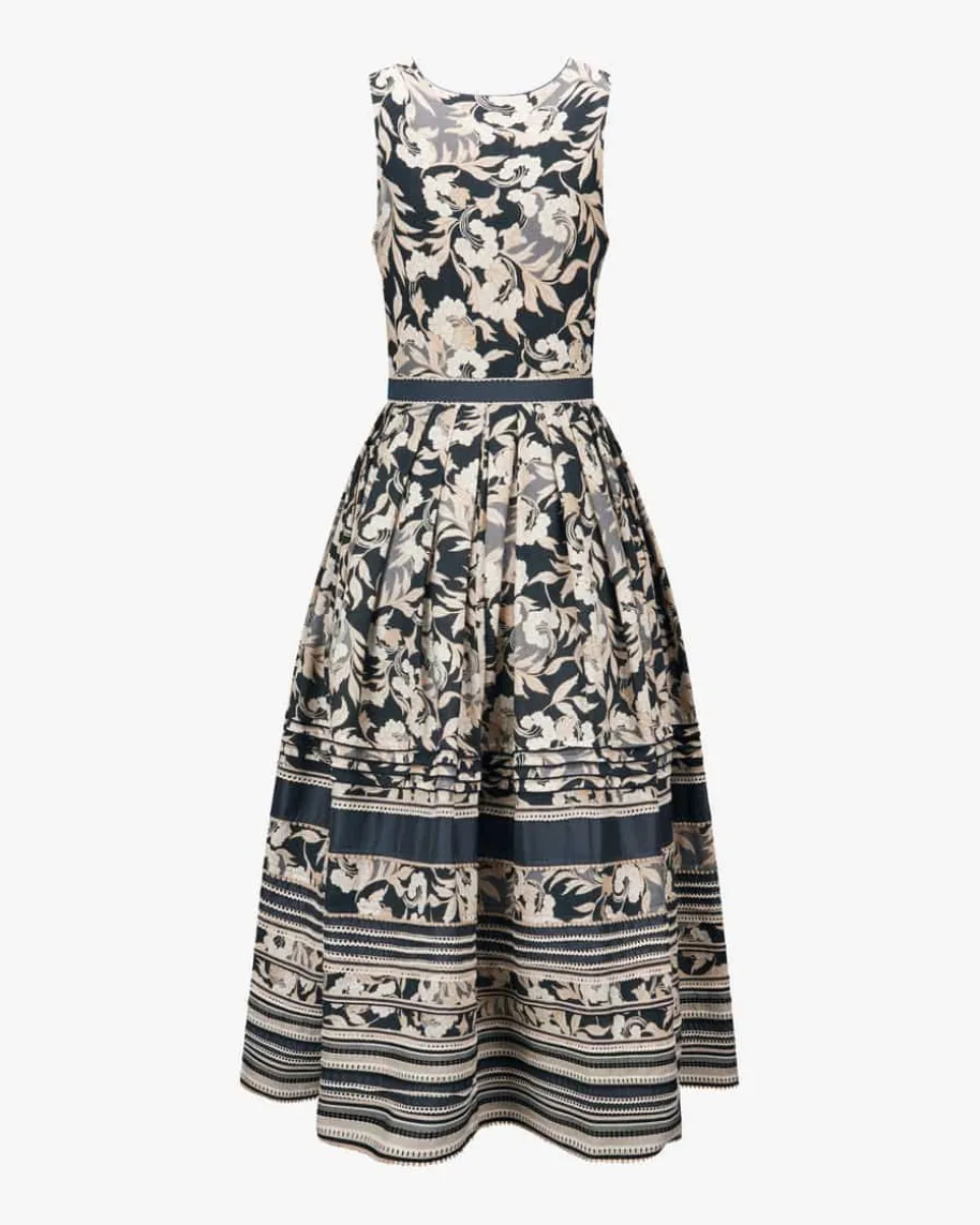 Dirndl lang mit Schürze