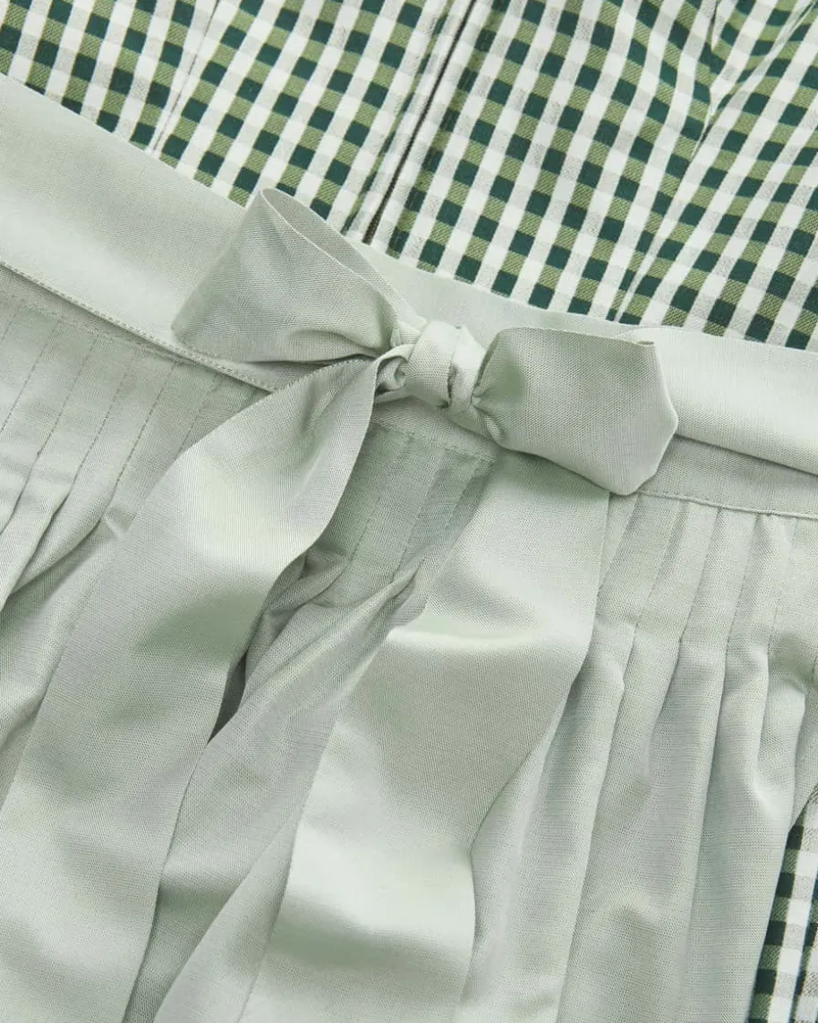 Dirndl lang mit Schürze