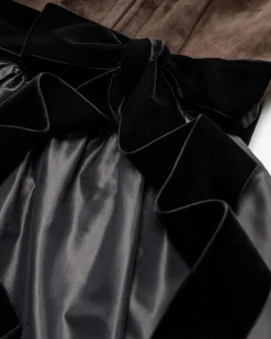 Latina Dirndl lang mit Schürze