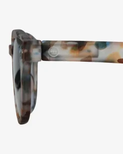 Lesebrille mit verdunkelten Gläsern