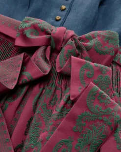 Margret Dirndl lang mit Schürze