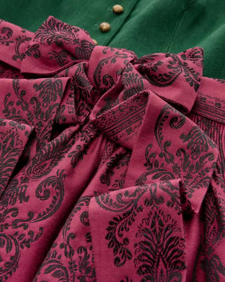 Margret Dirndl lang mit Schürze