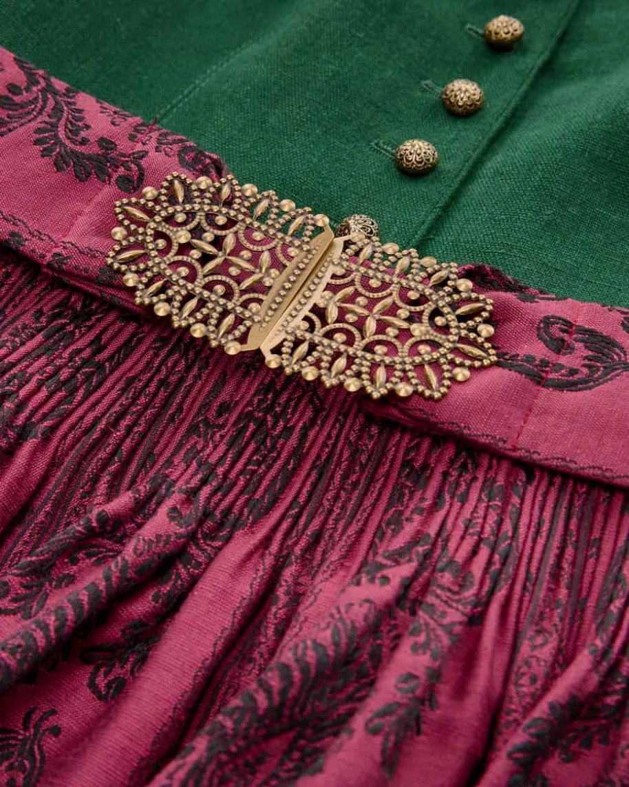 Margret Dirndl lang mit Schürze