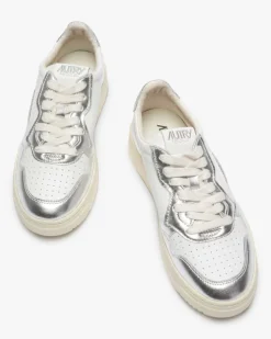 Medalist Low Sneaker