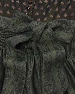 Monika Dirndl lang mit Leinen-Schürze