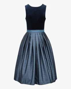 Nala Dirndl lang mit Schürze