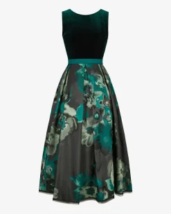 Servus5 Dirndl lang mit Schürze