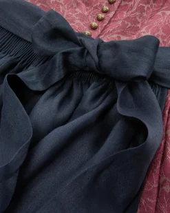 x LODENFREY Lina Dirndl lang mit Leinenschürze